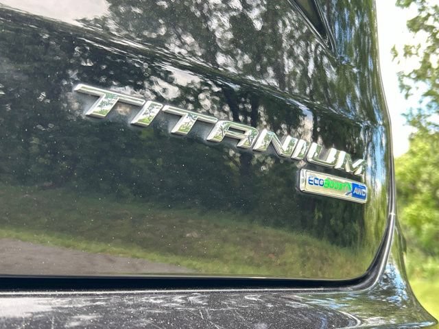 Used 2019 Ford Edge Titanium w/ Equipment Group 301A AWD/4WD image 12