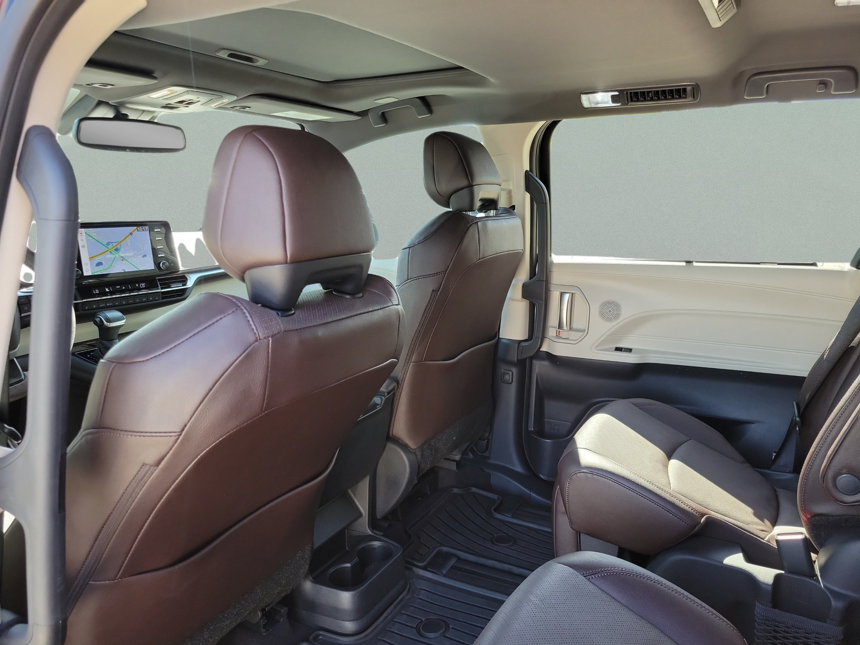 Certified 2024 Toyota Sienna Platinum FWD image 23