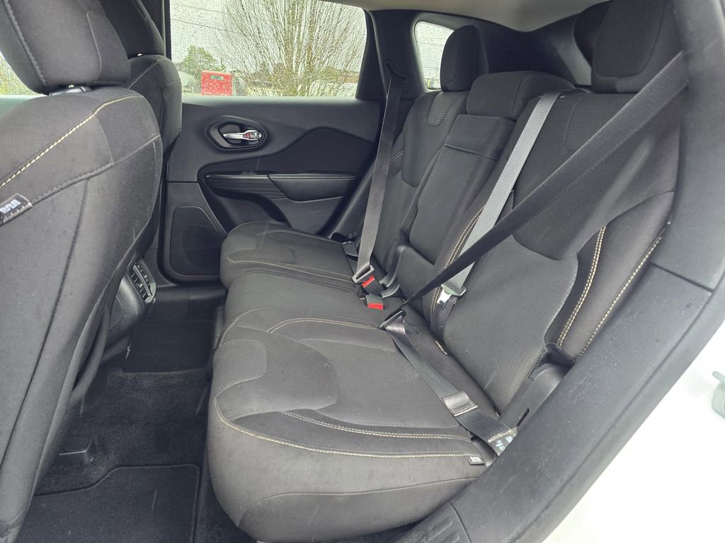 Used 2015 Jeep Cherokee Latitude w/ Comfort/Convenience Group FWD image 12