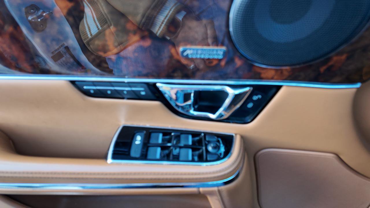 Used 2016 Jaguar XJ L Portfolio image 8