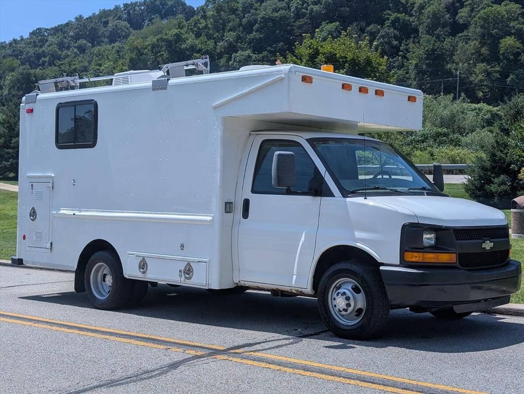 Used 2008 Chevrolet Express 3500 RWD image 1