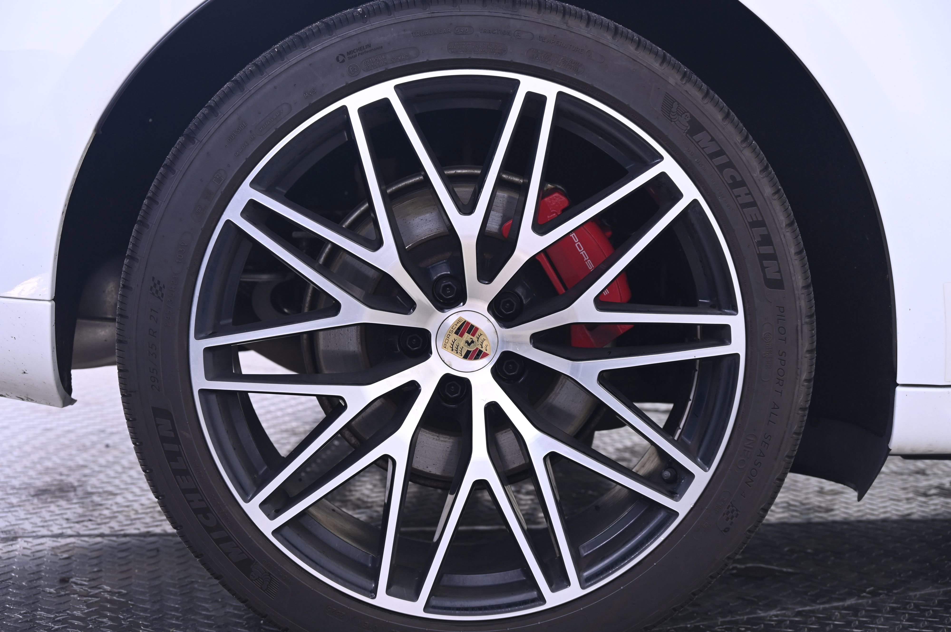 Certified 2024 Porsche Macan S AWD/4WD image 13
