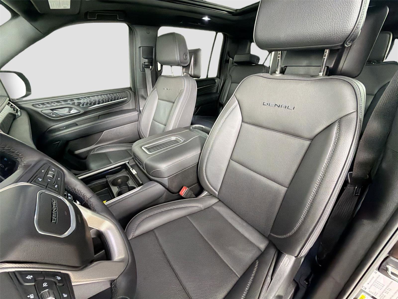 Used 2024 GMC Yukon XL Denali w/ Advanced Technology Package AWD/4WD image 21