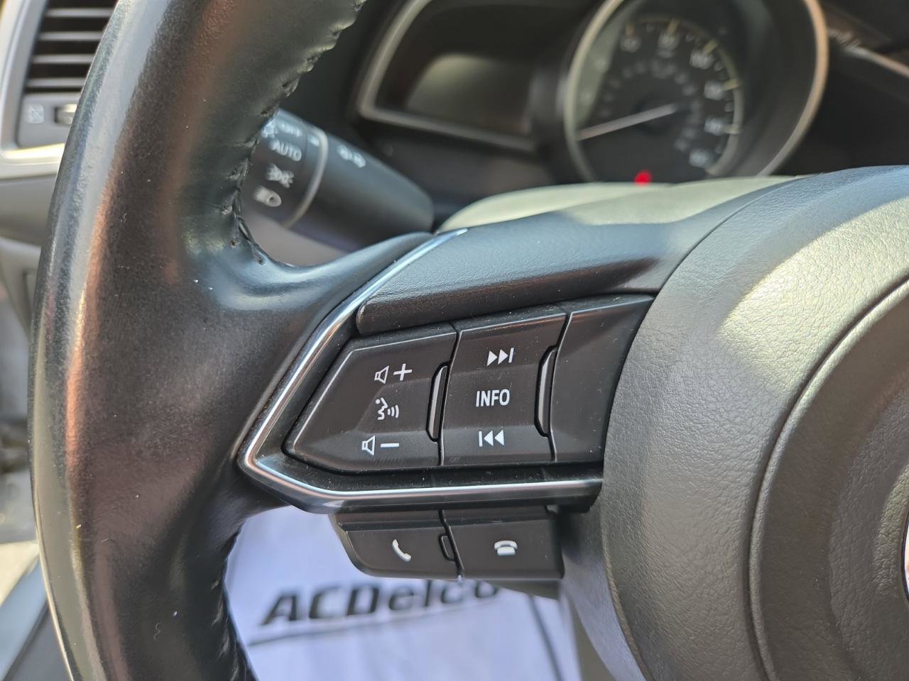 Used 2018 MAZDA MAZDA3 Touring FWD image 19
