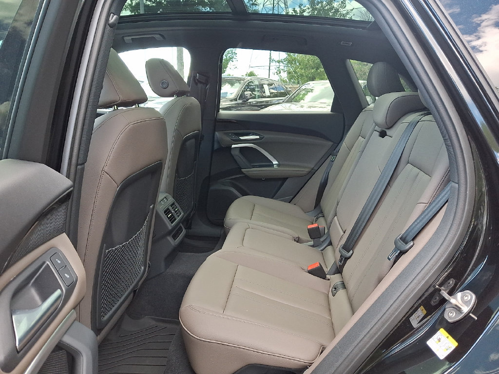 Used 2025 Audi Q5 Premium w/ Convenience Package AWD/4WD image 17