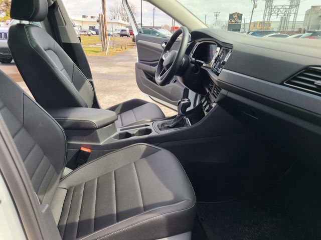 Used 2024 Volkswagen Jetta SE w/ Panoramic Sunroof Package image 19