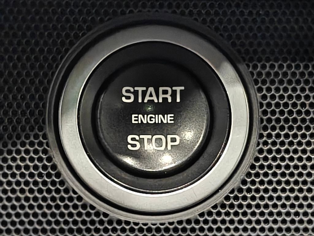 Used 2017 Land Rover Range Rover Supercharged image 16