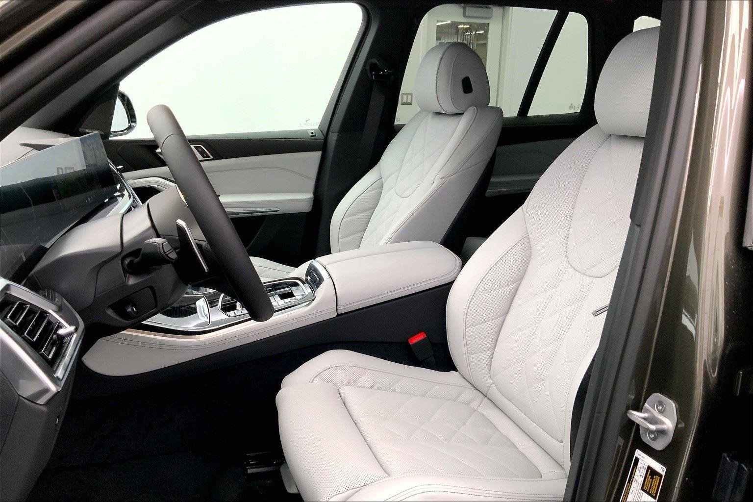 New 2026 BMW X5 xDrive40i w/ M Sport Package image 5
