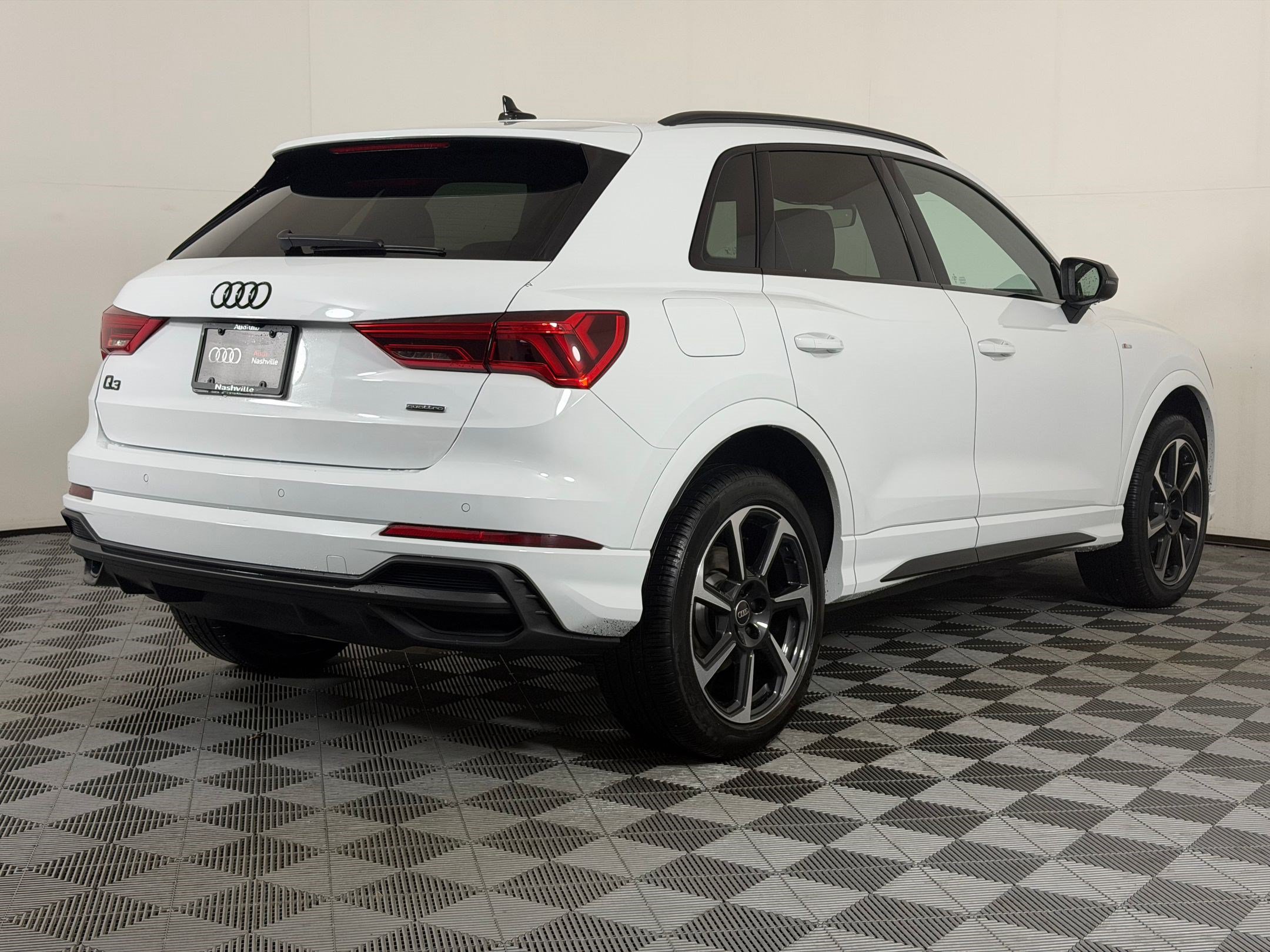 Certified 2025 Audi Q3 2.0T Premium Plus w/ Premium Plus Package AWD/4WD image 9