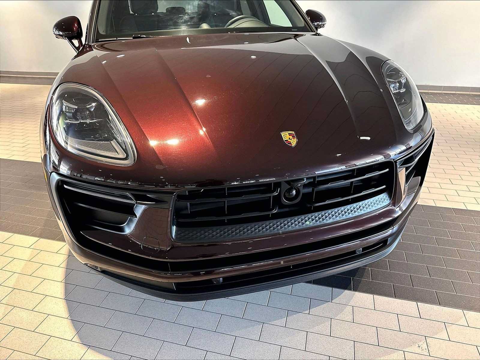 Used 2026 Porsche Macan AWD/4WD image 32