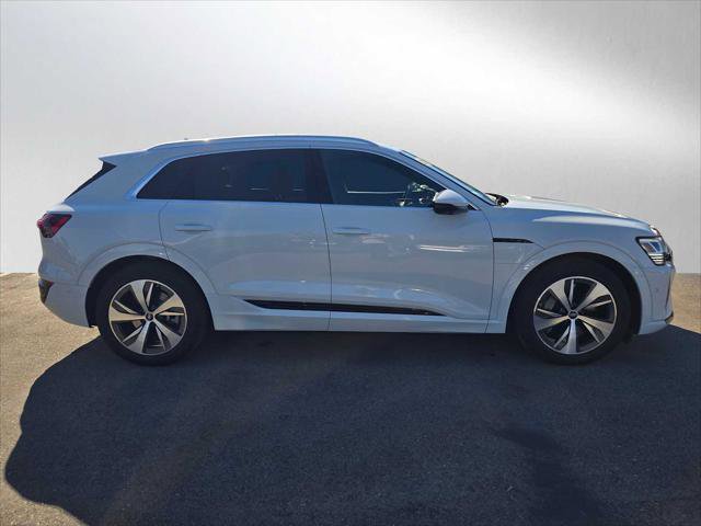 Used 2024 Audi Q8 e-tron Premium Plus image 2