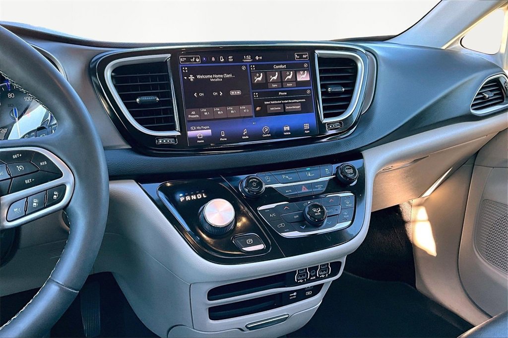 Used 2022 Chrysler Pacifica Touring-L image 6
