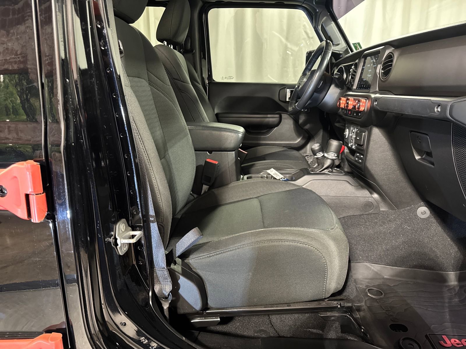 Used 2021 Jeep Gladiator Willys image 28