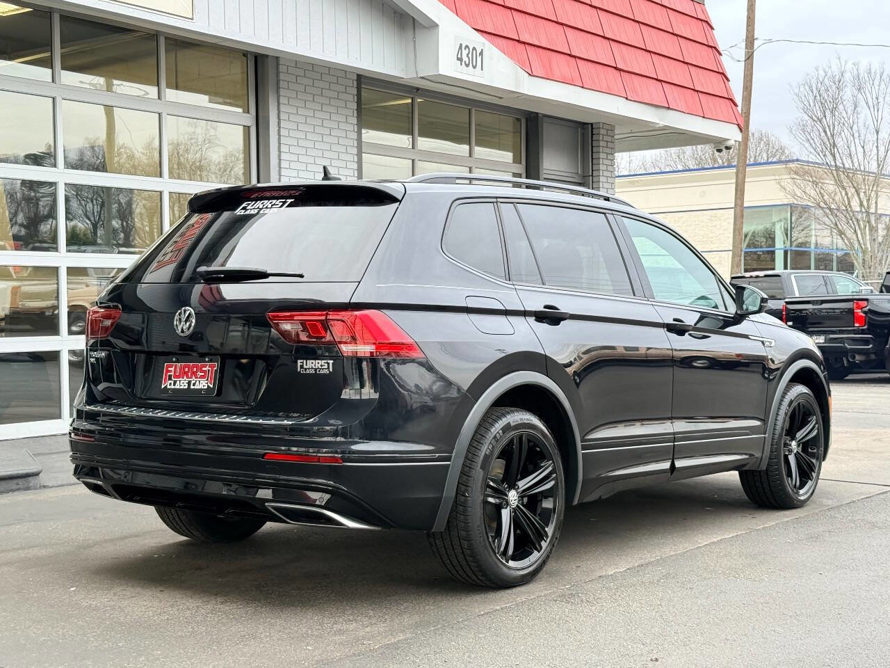 Used 2019 Volkswagen Tiguan SEL Premium R-Line image 3