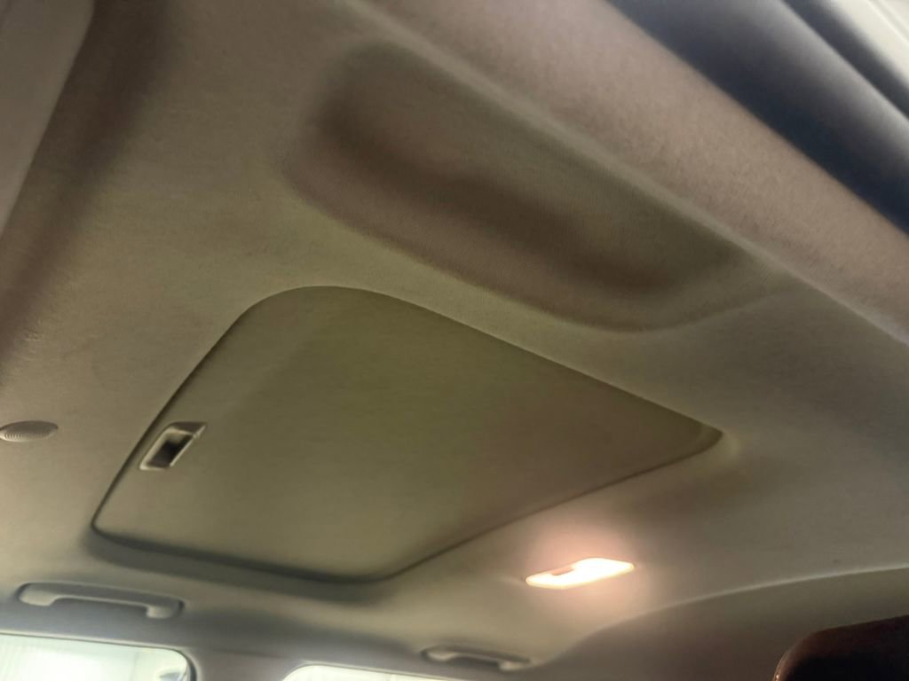 Certified 2022 Hyundai Venue SEL image 25