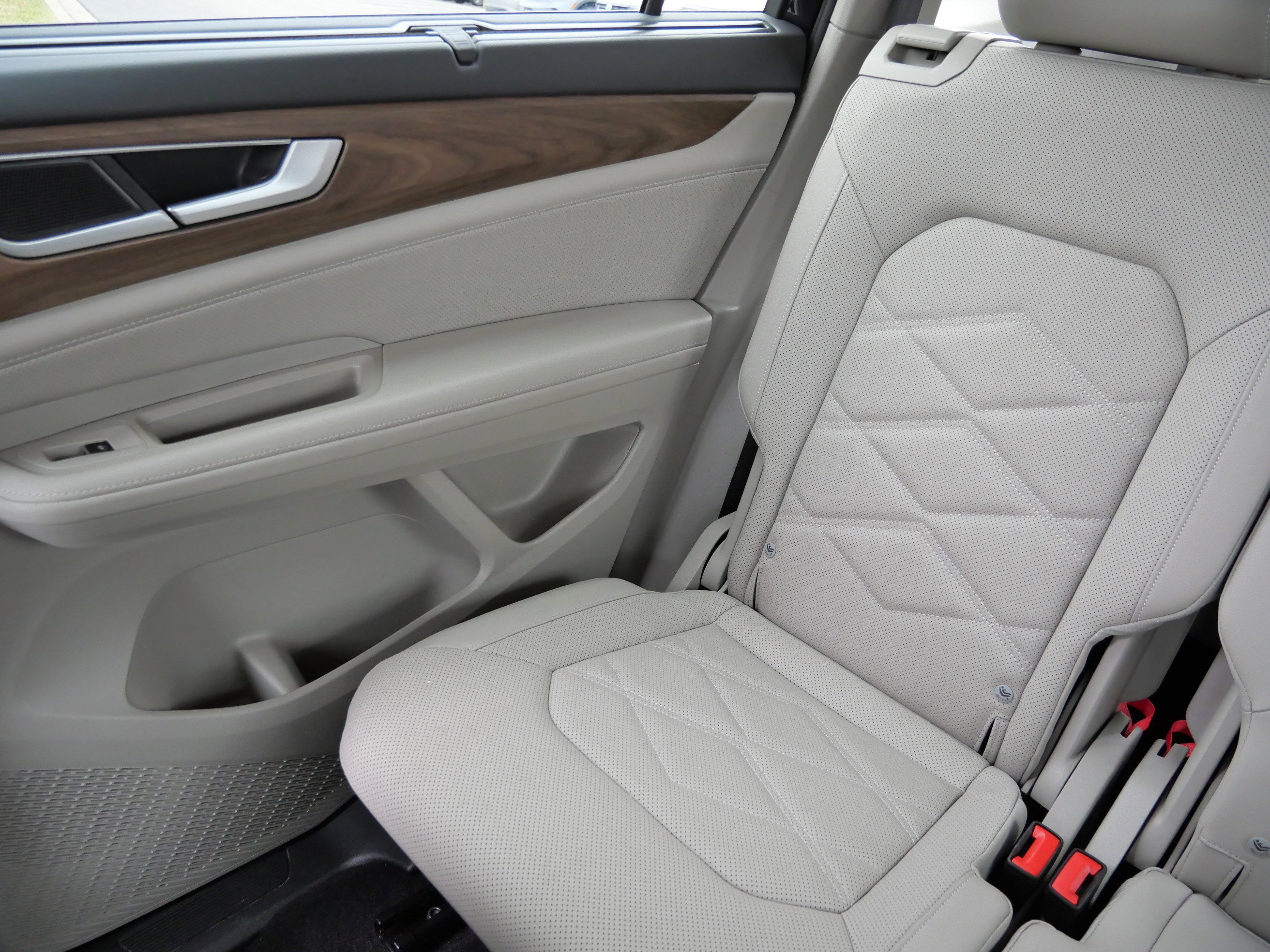 Certified 2025 Volkswagen Atlas SE image 11