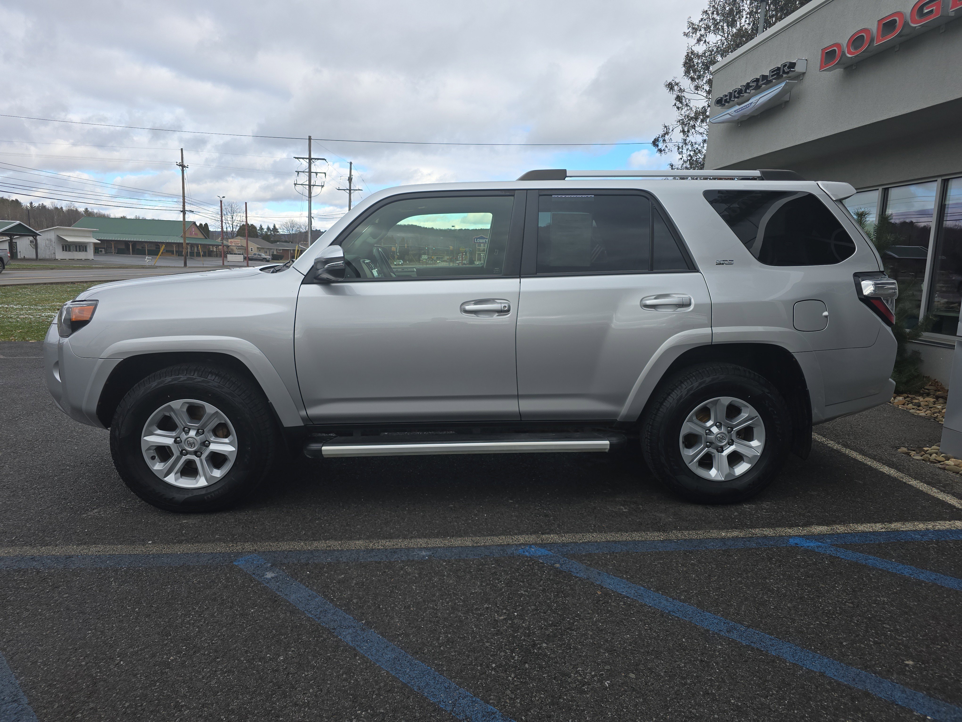 Used 2022 Toyota 4Runner SR5 Premium w/ Moonroof Package image 7