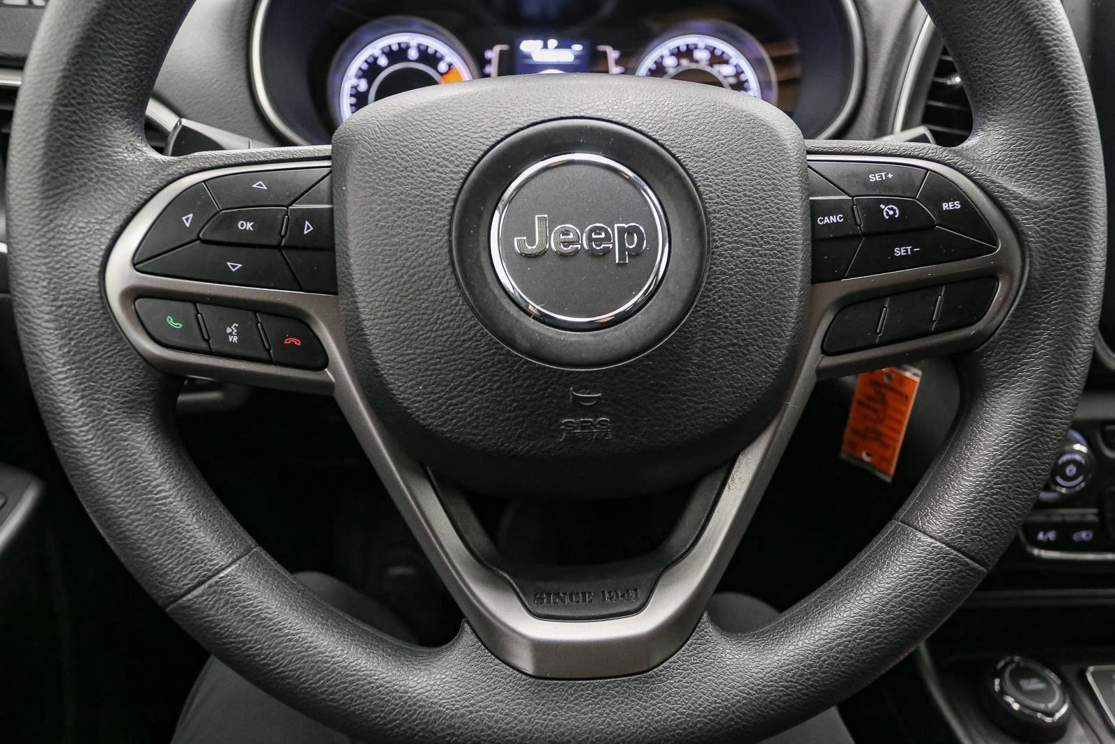 Used 2019 Jeep Cherokee Latitude w/ Popular Appearance Group AWD/4WD image 33