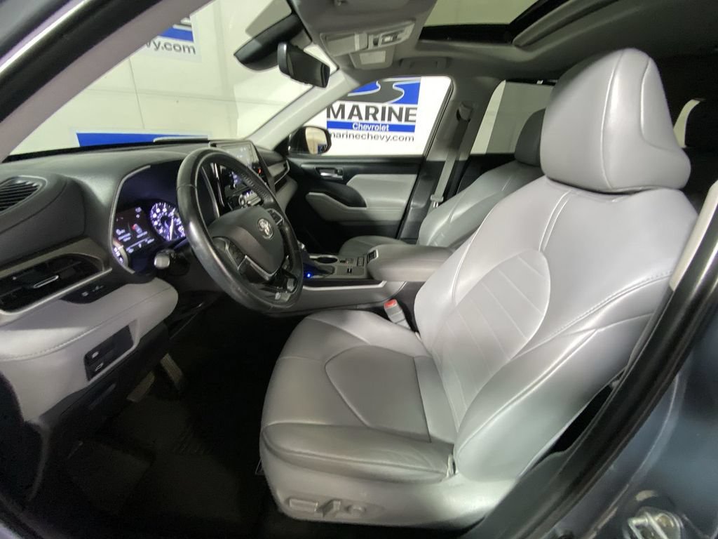 Used 2021 Toyota Highlander XLE FWD image 25