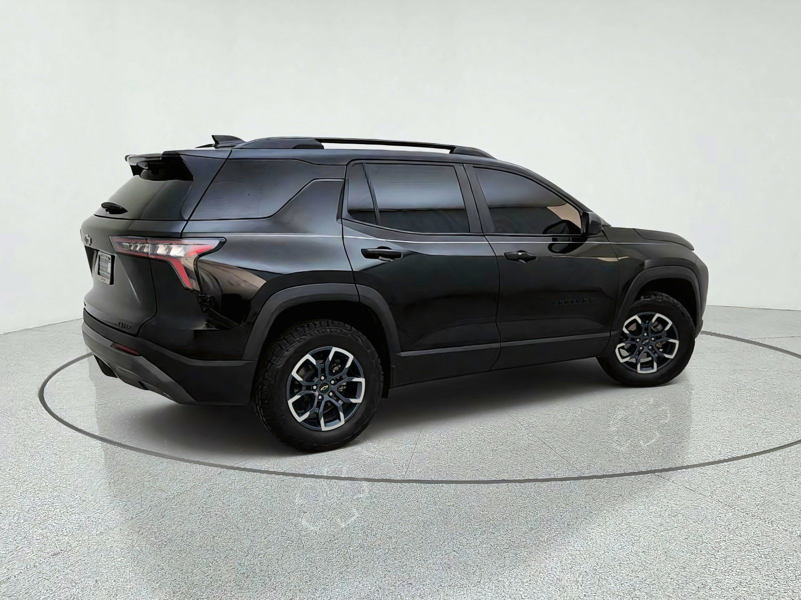Used 2025 Chevrolet Equinox ACTIV w/ Safety and Technology Package AWD/4WD image 8