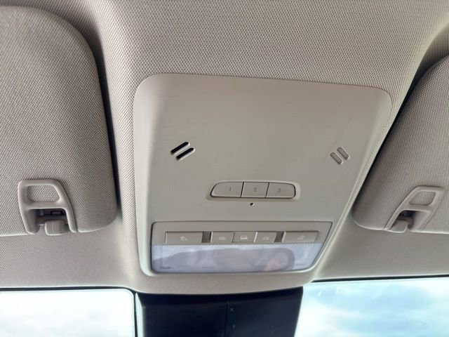 Used 2017 Buick Encore Essence AWD/4WD image 21