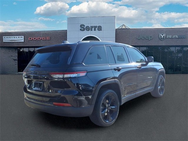Used 2025 Jeep Grand Cherokee Altitude image 7