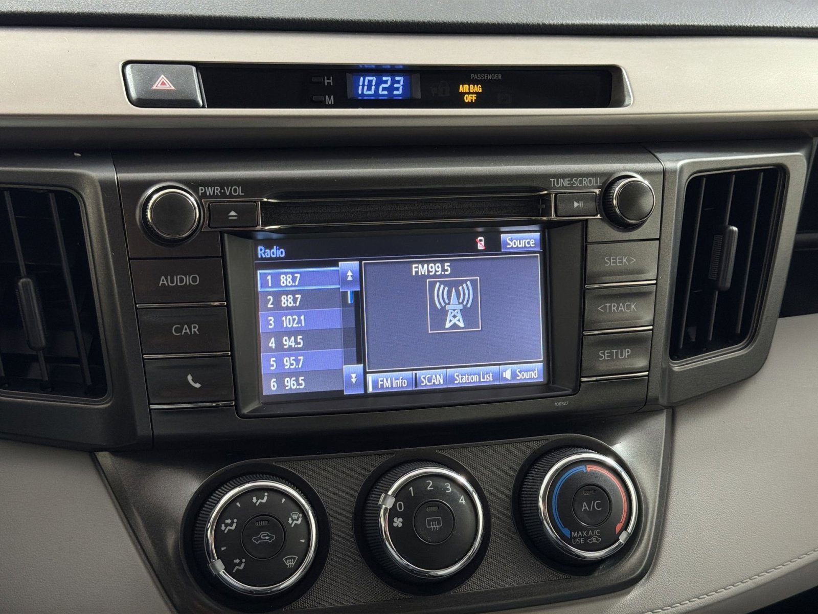 Used 2015 Toyota RAV4 LE image 18