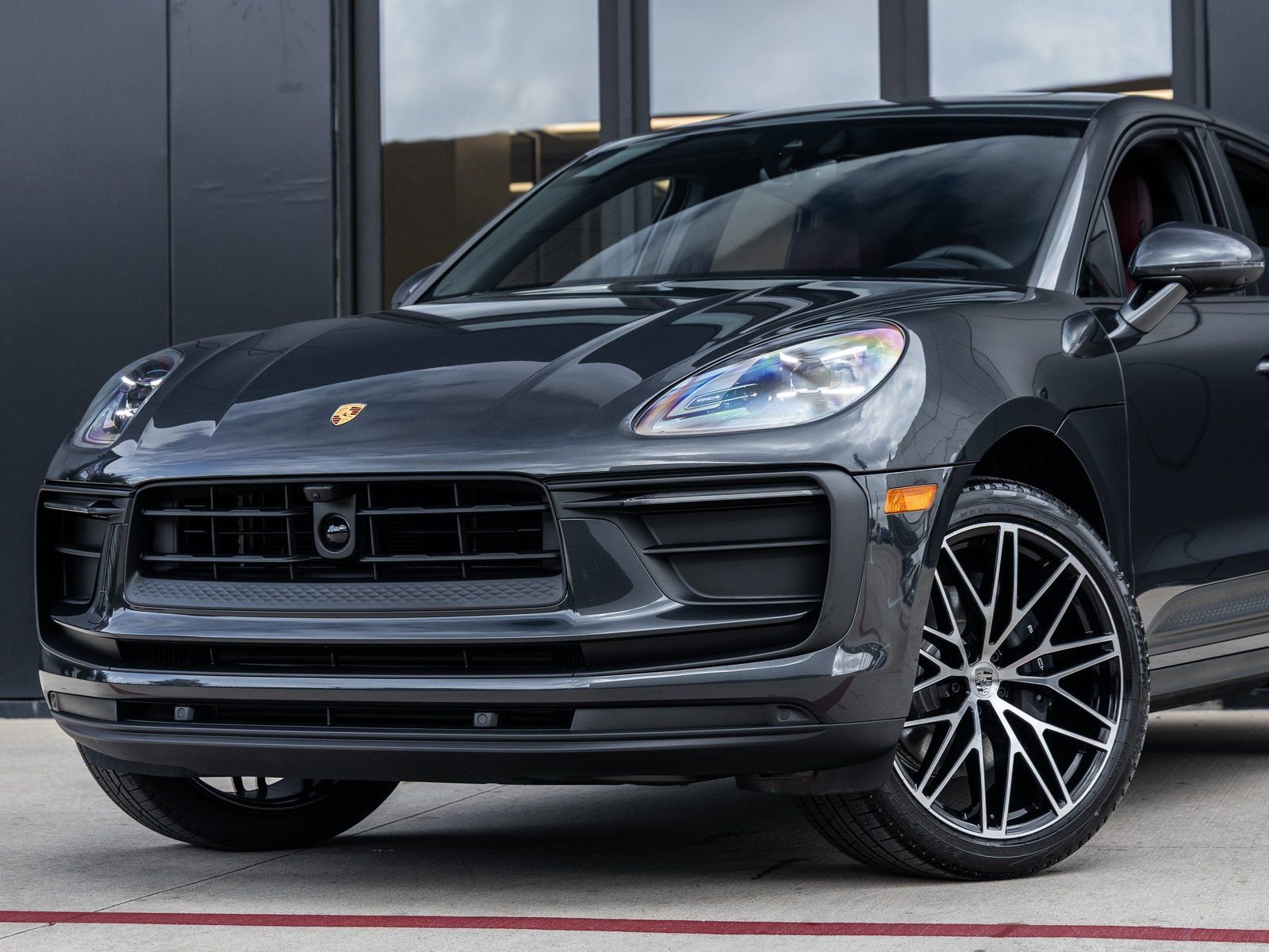 Certified 2026 Porsche Macan AWD/4WD image 7