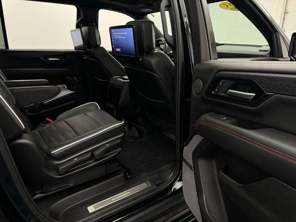 Used 2025 GMC Yukon XL AT4 Ultimate w/ LPO, Illumination Package AWD/4WD image 45