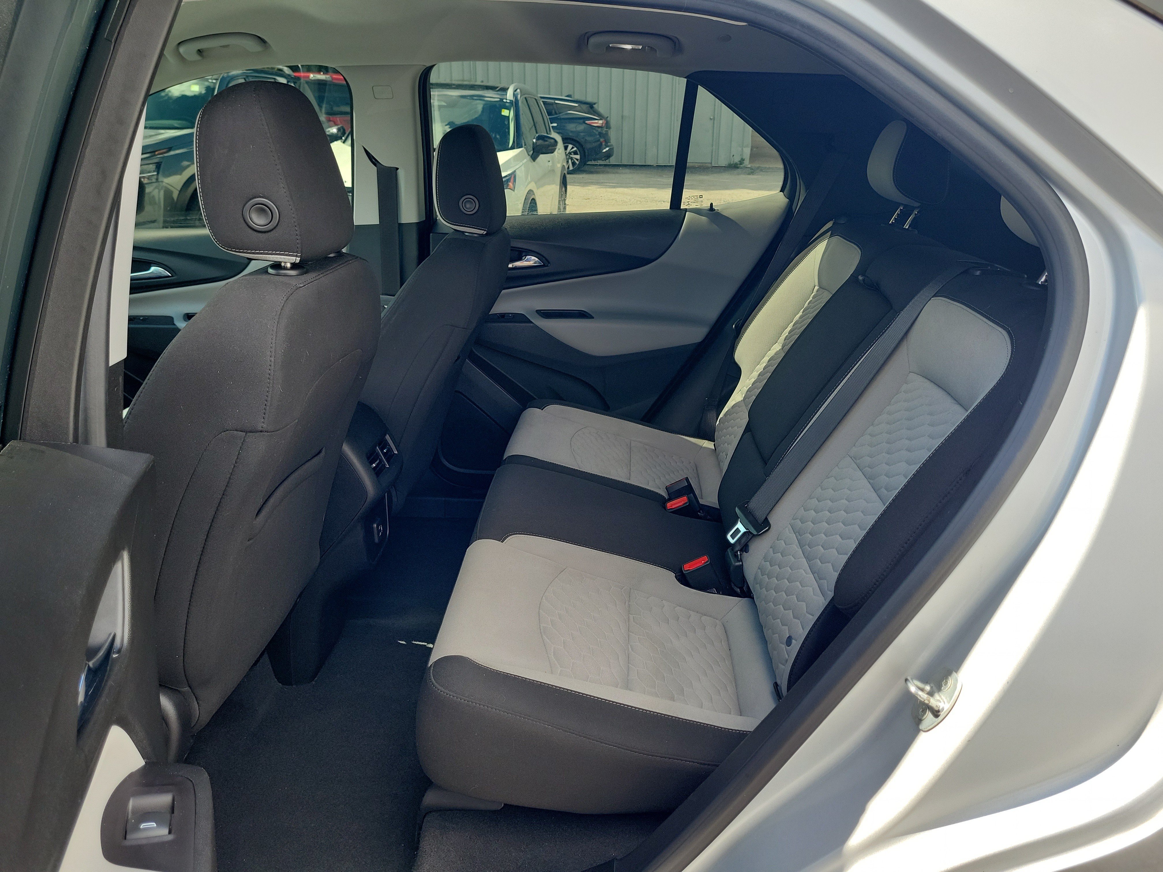Used 2021 Chevrolet Equinox LS FWD image 13