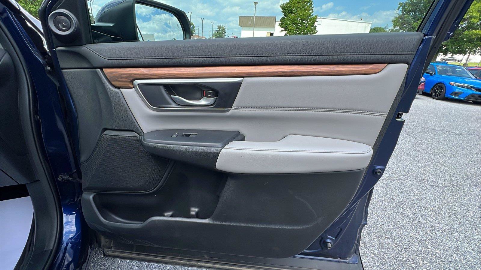 Used 2020 Honda CR-V Touring image 12