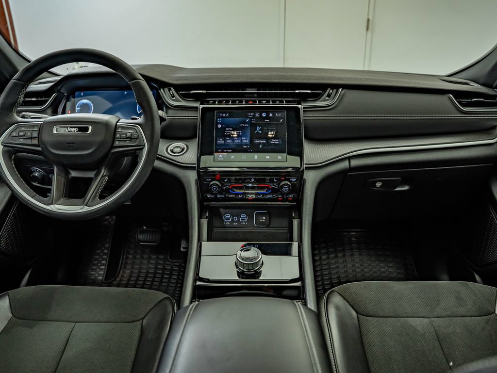 Used 2023 Jeep Grand Cherokee Altitude RWD image 29