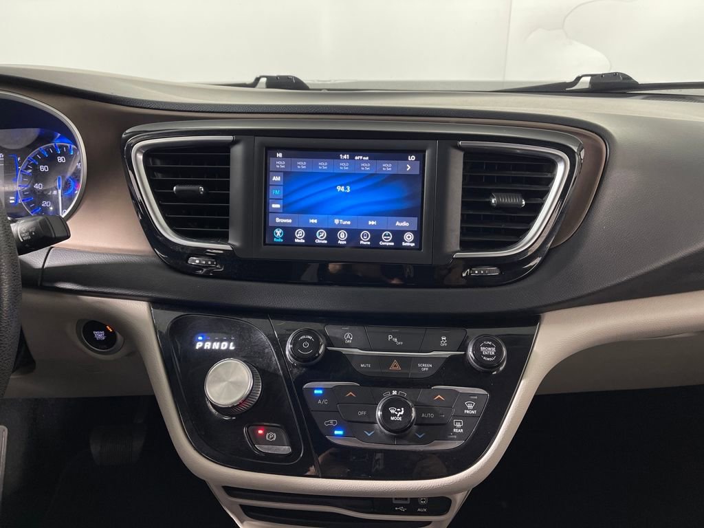Used 2019 Chrysler Pacifica Touring Plus image 16
