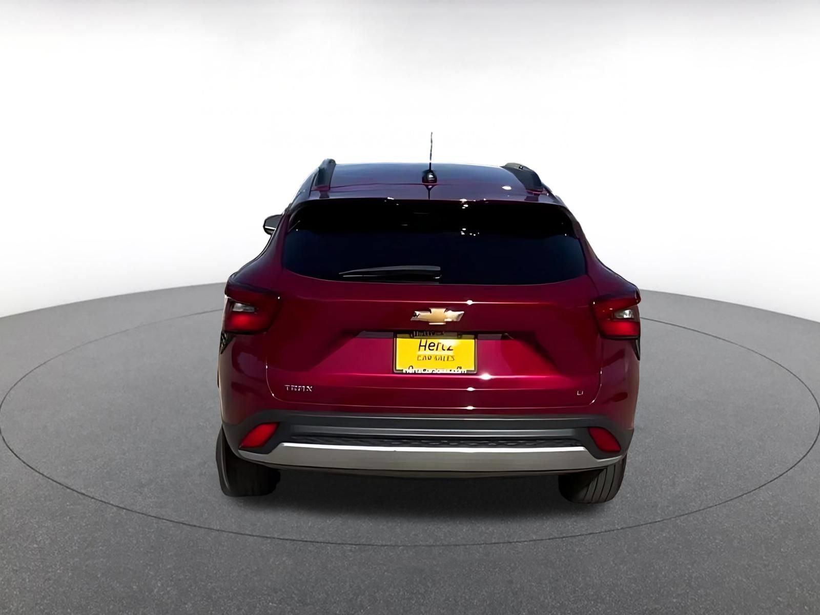 Used 2025 Chevrolet Trax LT FWD image 7