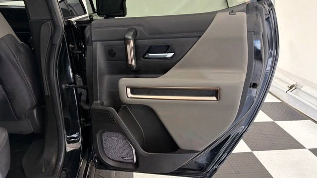 Used 2025 GMC Hummer EV 2X image 27