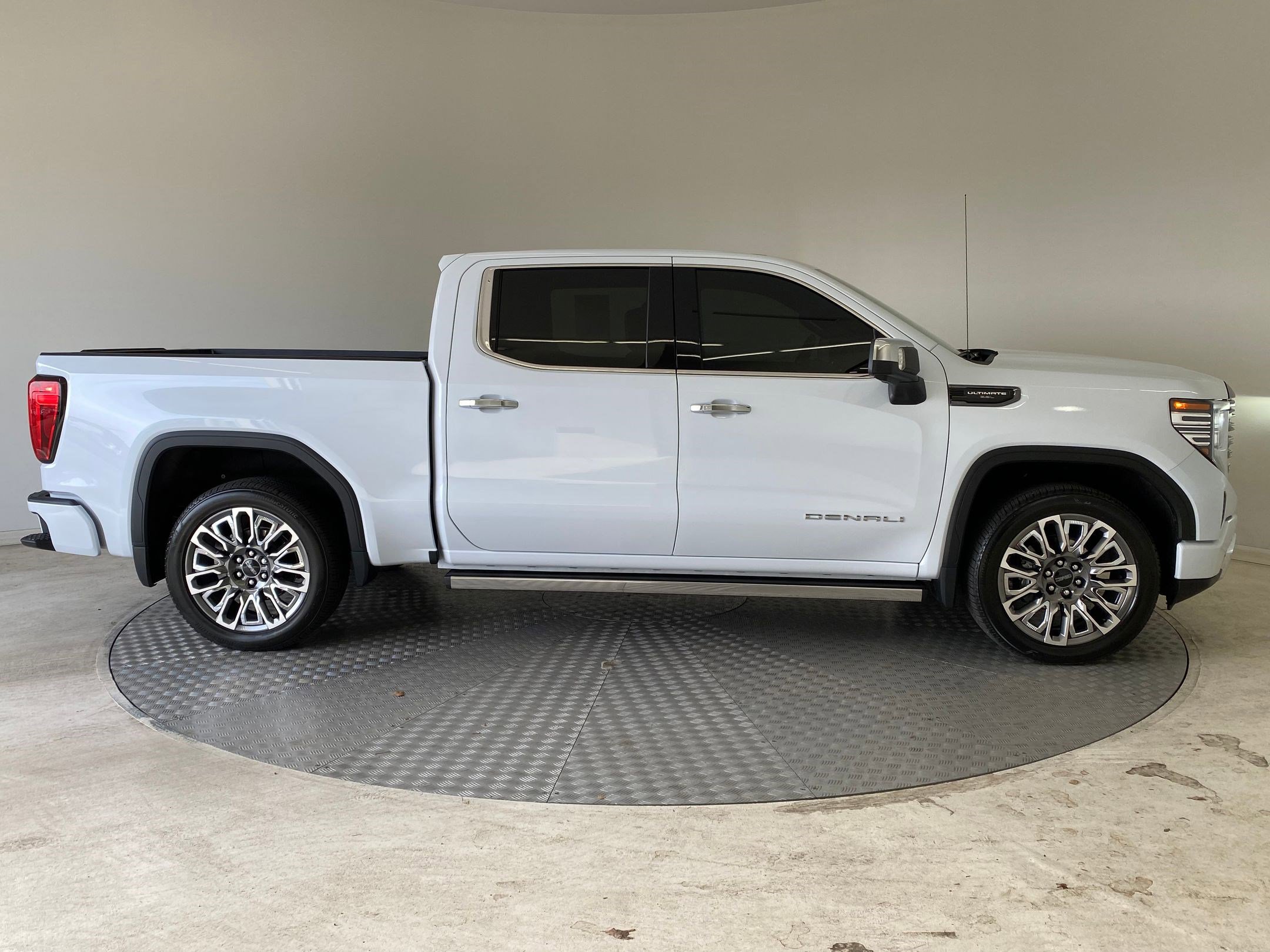 Used 2026 GMC Sierra 1500 Denali Ultimate image 8