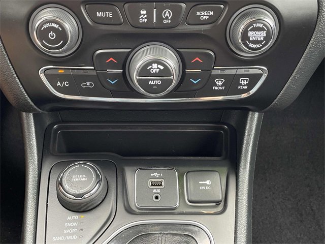 Used 2023 Jeep Cherokee Altitude Lux image 12