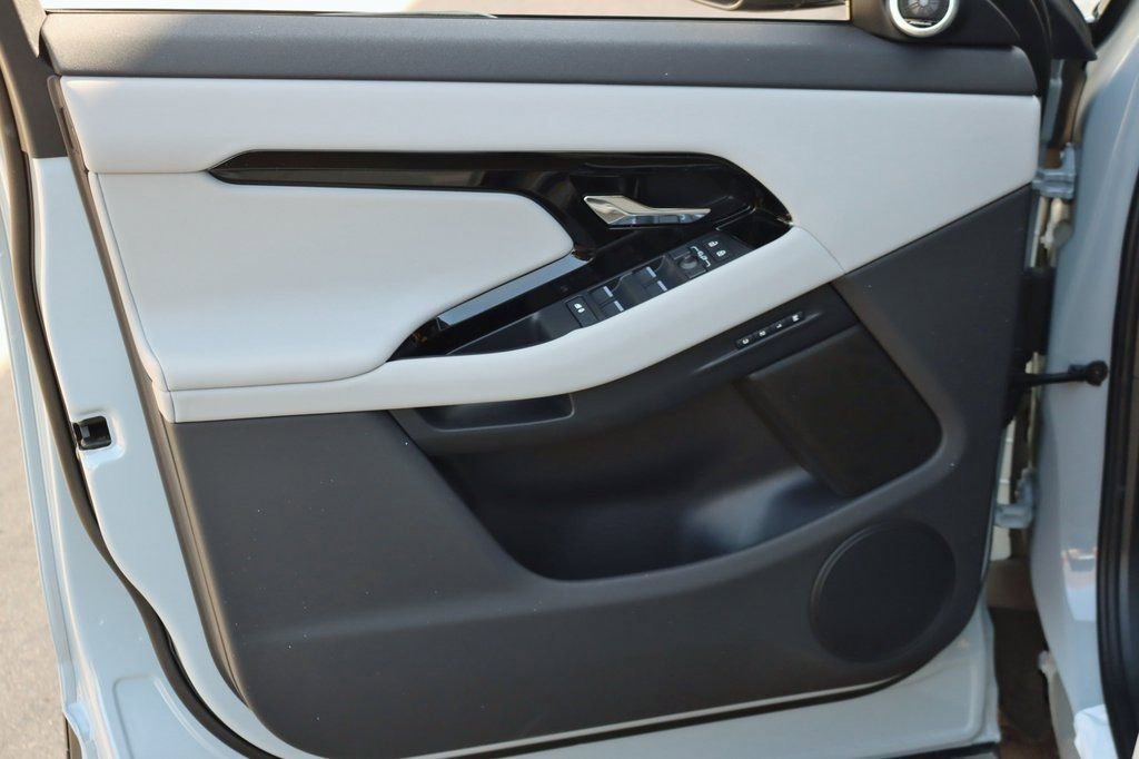 Used 2026 Land Rover Range Rover Evoque S image 11
