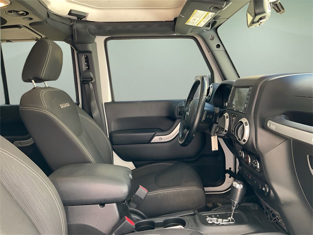 Used 2016 Jeep Wrangler Unlimited Sahara w/ Connectivity Group image 15