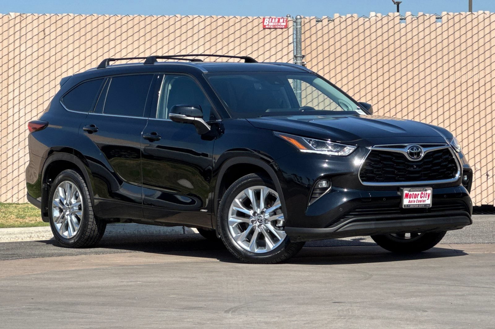 Used 2025 Toyota Highlander Limited AWD/4WD image 2