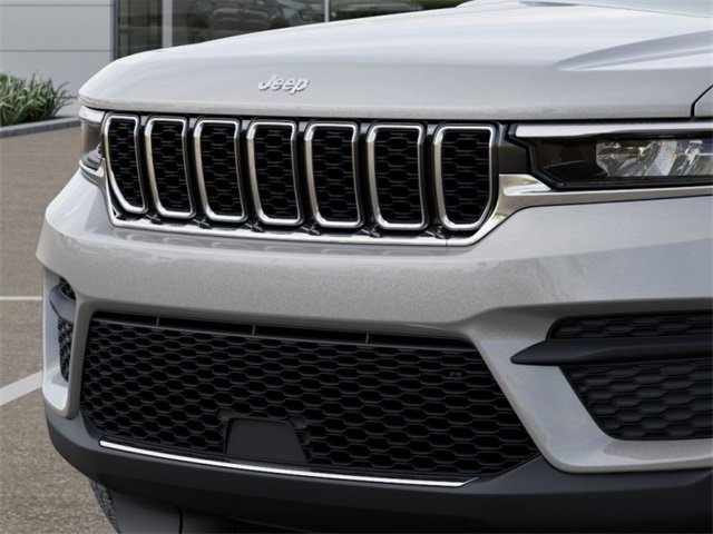 New 2025 Jeep Grand Cherokee Laredo image 11