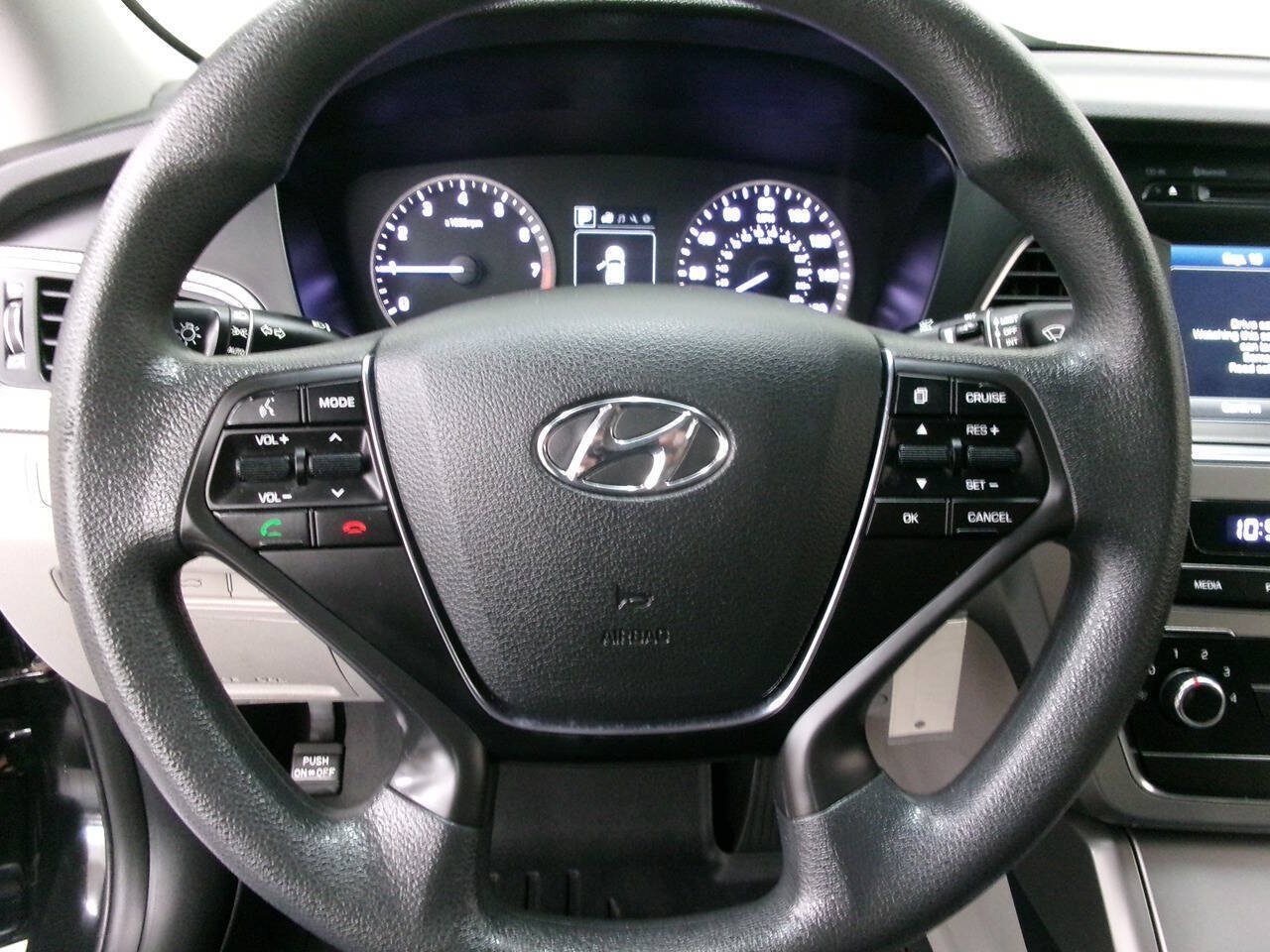 Used 2017 Hyundai Sonata SE FWD image 29