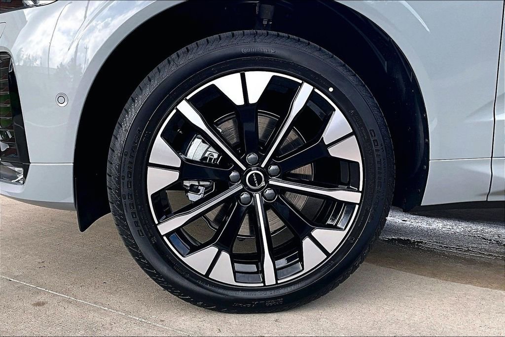 New 2026 Volvo XC60 B5 Plus AWD/4WD image 42