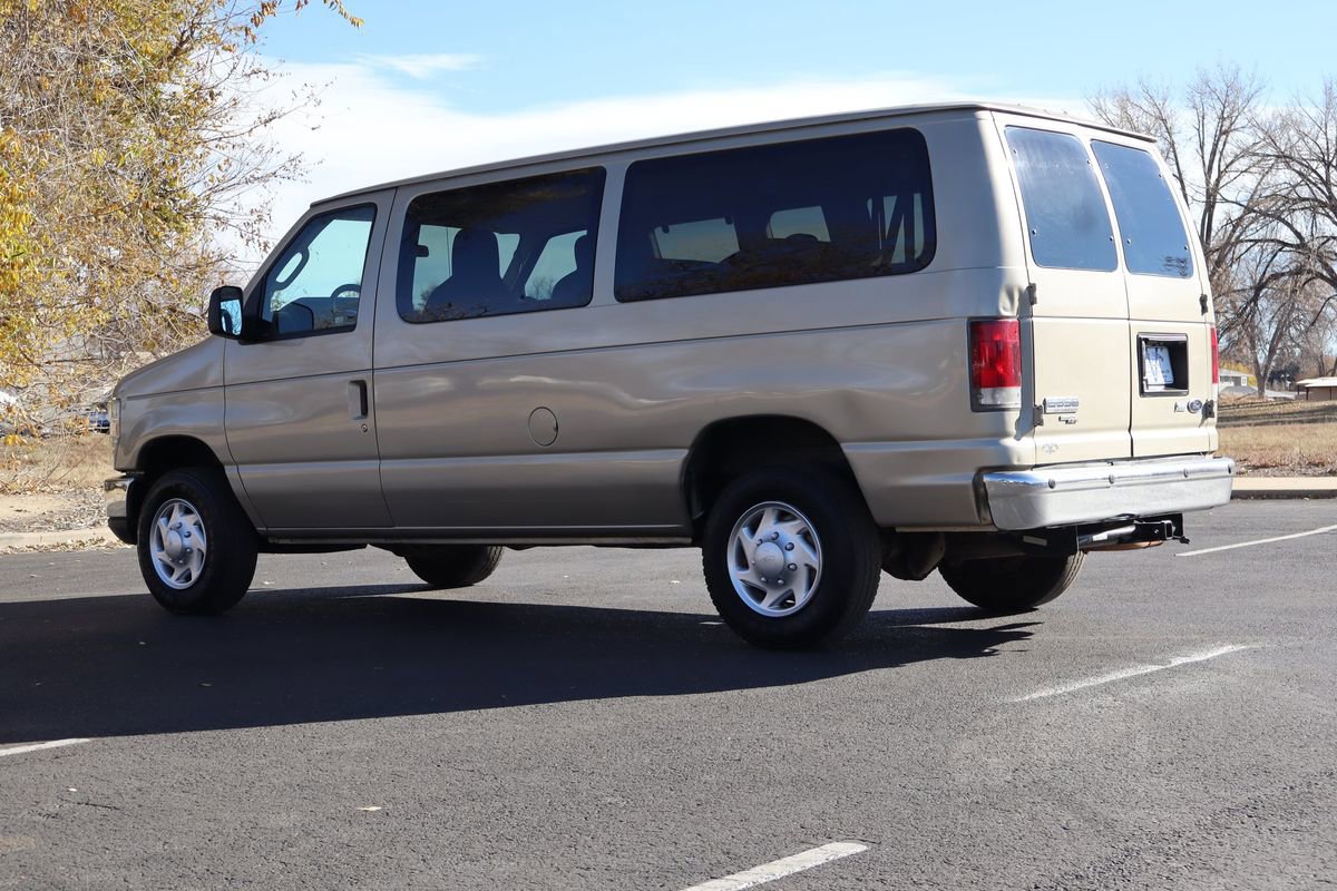 Used 2009 Ford E-350 and Econoline 350 Super Duty Wagon image 7