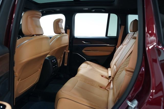 Used 2025 Jeep Grand Cherokee Summit w/ Obsidian Package image 30