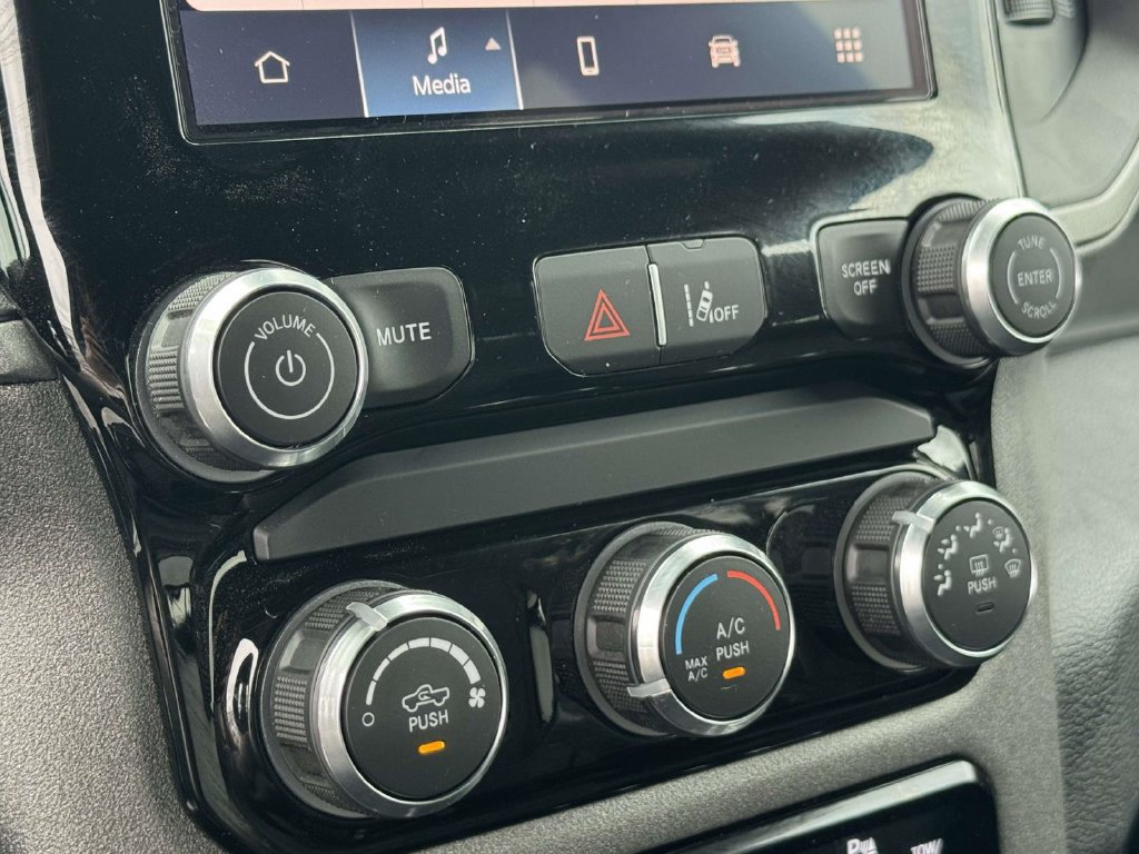 Used 2026 RAM 1500 Warlock AWD/4WD image 17