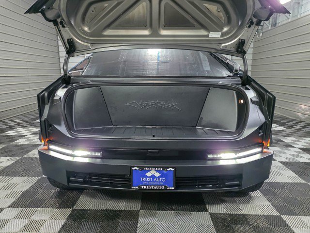 Used 2024 Tesla Cybertruck AWD Crew Cab image 38