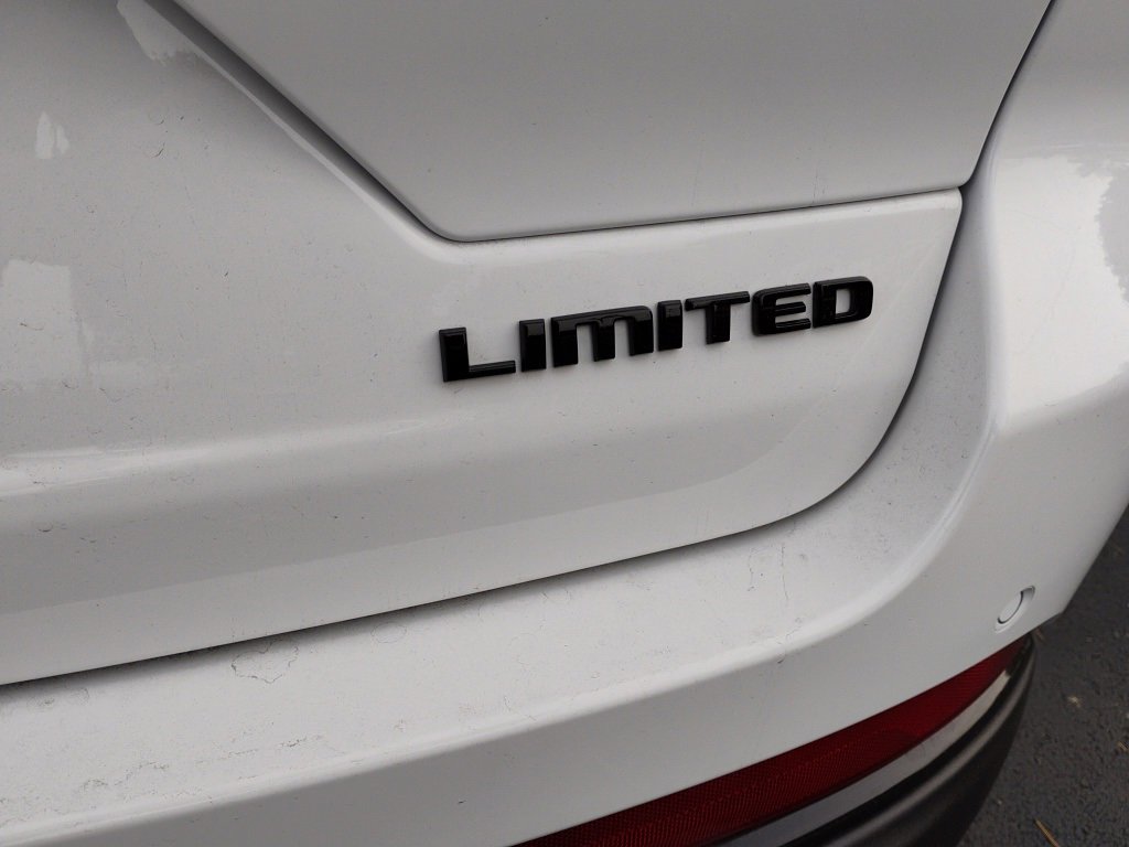 New 2025 Jeep Grand Cherokee Limited w/ Luxury Tech Group II image 12