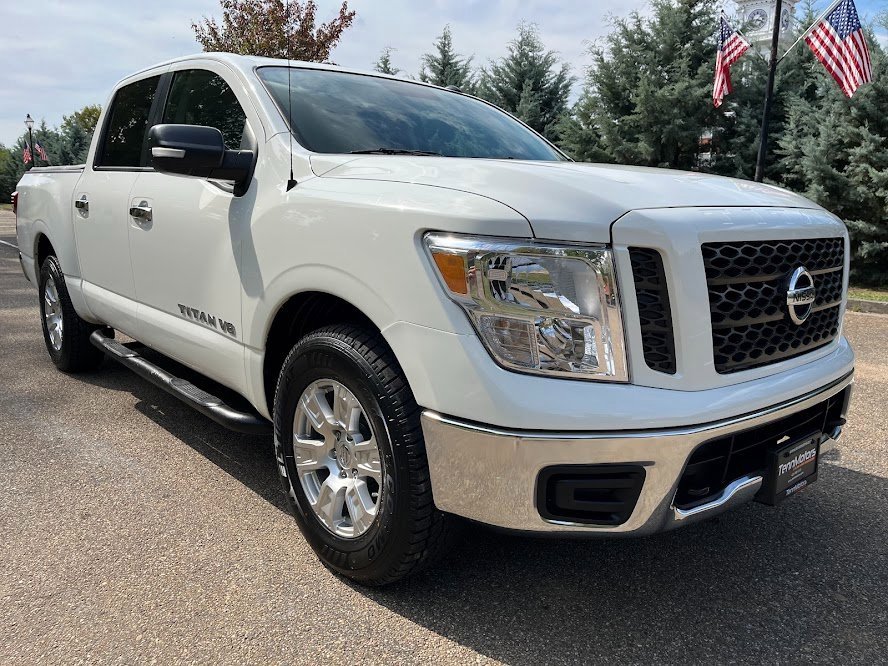 Used 2019 Nissan Titan SV image 32