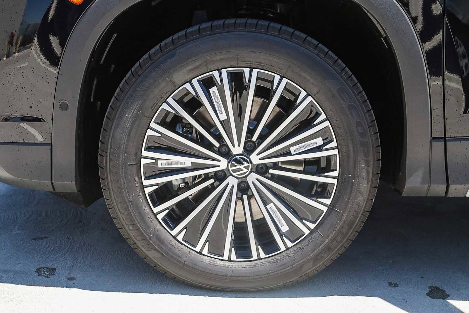 New 2025 Volkswagen Tiguan S w/ 18" Wheel Package image 11
